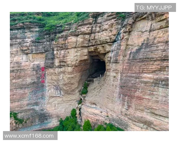 清水鼓动与鸟气砂岩的奇妙碰撞探秘自然之美与地质奇观