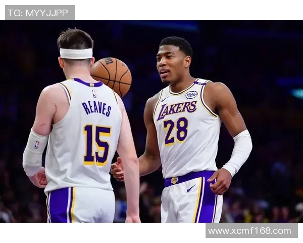 湖人对决黄蜂季后赛精彩回顾与赛场亮点分析